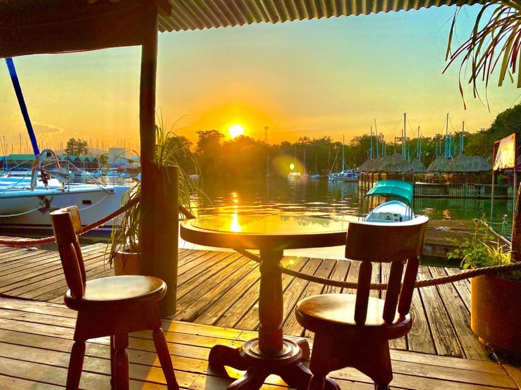 Hotel Mar Marine Yacht Club à Rio Dulce Extérieur photo